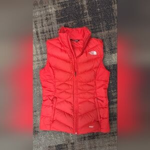 The North Face Vibrant Red Women's Vest Sz Small 550 Fill